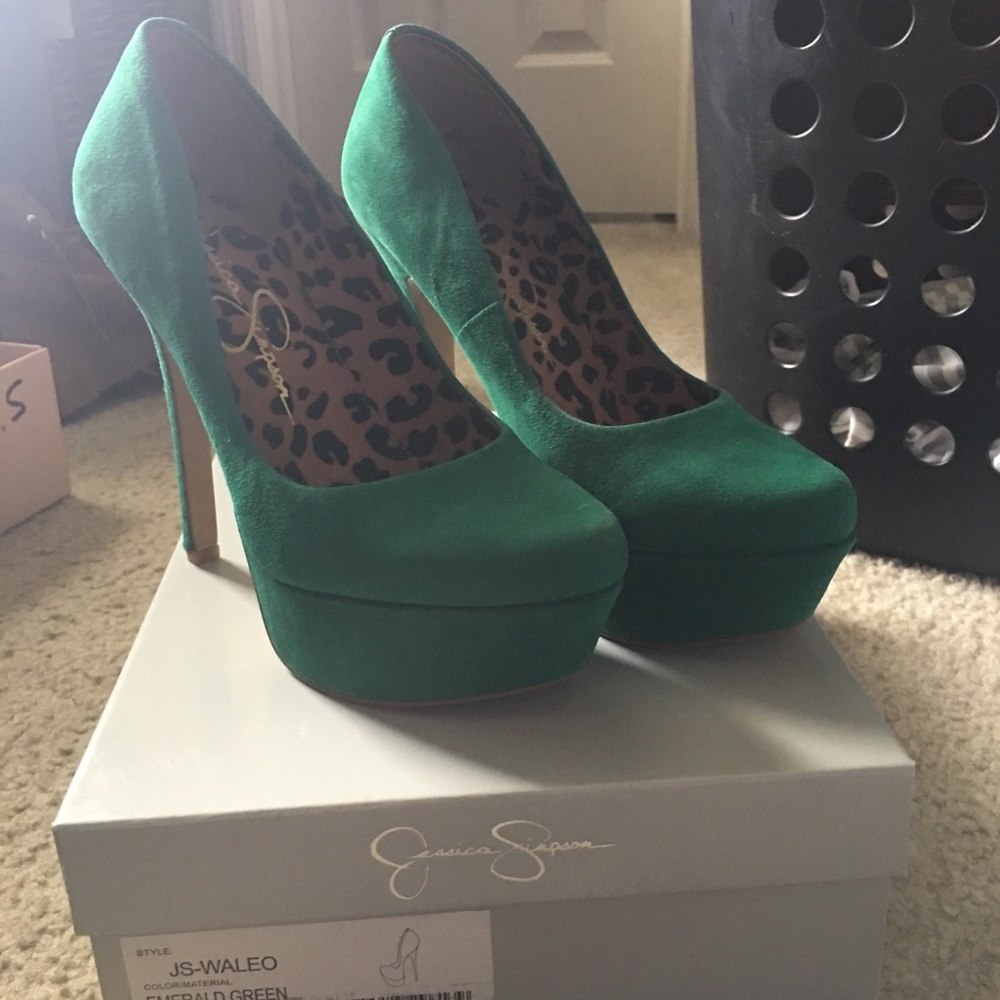 Brand new Jessica Simpson emerald green pumps